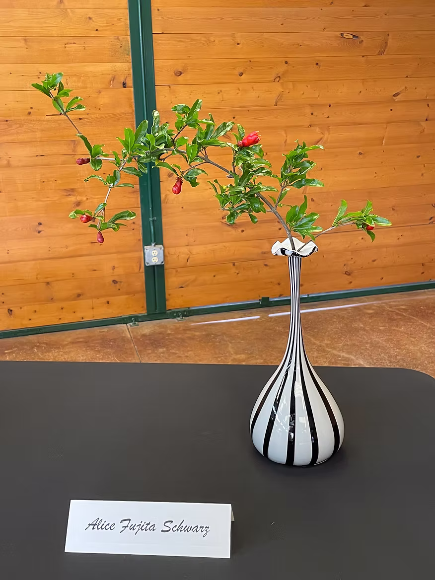 Ikebana arrangement 17